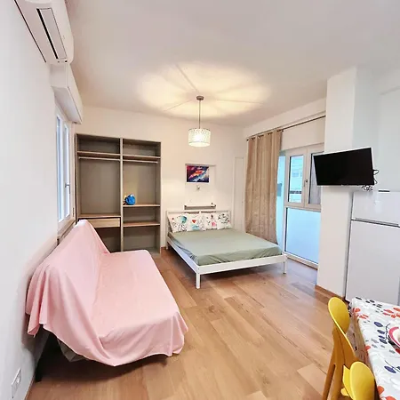 Conero-alba Al Mare-3 Min A Piedi Dal Mare, Adiacenti E Corti