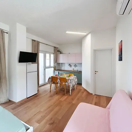 Conero-alba Al Mare-3 Min A Piedi Dal Mare, Adiacenti E Corti Apartmán *