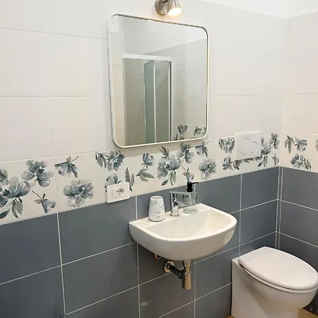 Conero-alba Al Mare-3 Min A Piedi Dal Mare, Adiacenti E Corti